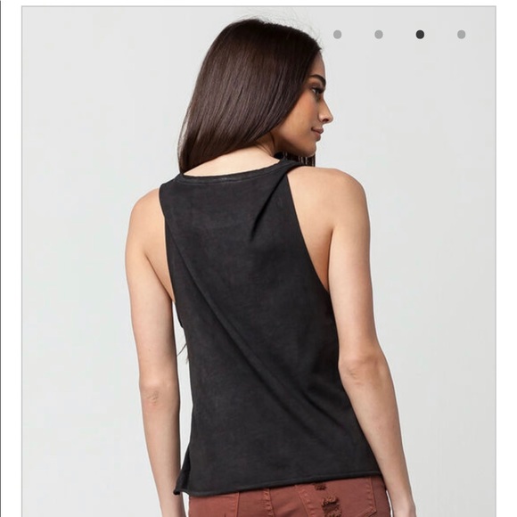 Graphic Tank Top - Picture 3 of 4